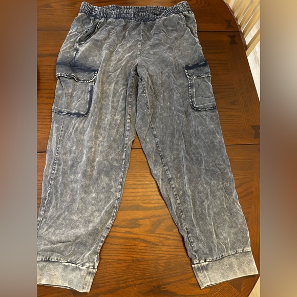 TORRID - high rise cargo capri SIZE 0X - Picture 1 of 3